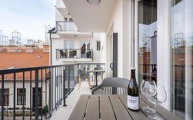 Rose Garden Residence - Boutique Apartments In City Center